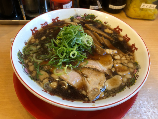 「背脂黒醤油ラーメン」@伍福軒 池袋西口店の写真