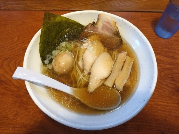 「翔鶴特製正油らーめん1,050円（大盛無料）」@上州地鶏ラーメン 翔鶴の写真