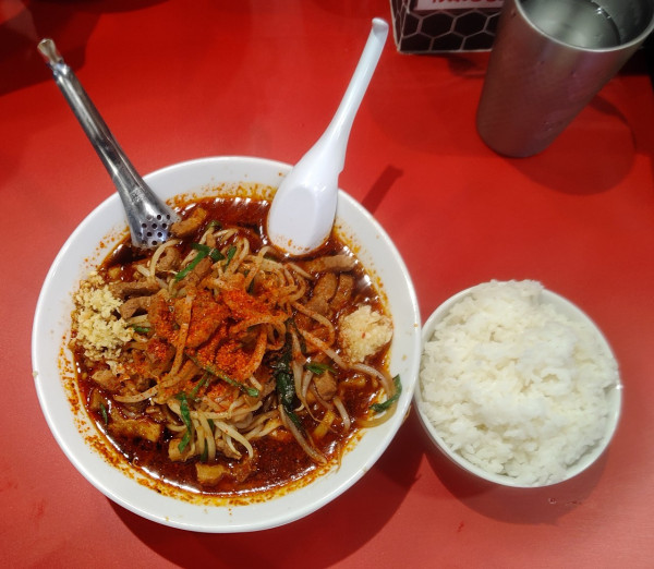 「火の玉（辛め）大盛りライス」@すず鬼直伝スタミナらーめん かわさ鬼の写真