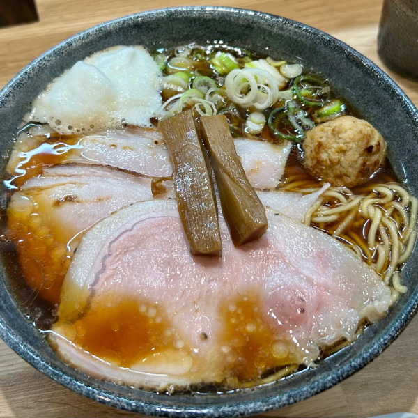 「醤油そば＋梅里豚モモ＋和乃家豚ロース」@麺饗庭 必道の写真