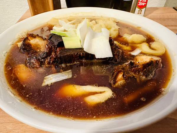 「ワンタンチャーシュウメン（ちょい増し）【1400円】」@手打ち 陰日向の写真