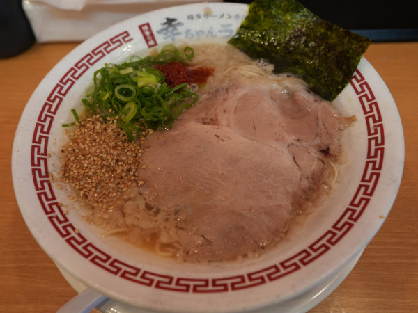「背脂ラーメン バリカタ」@幸ちゃんラーメン 中洲店の写真