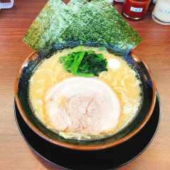 横浜家系ラーメン なるは家の写真