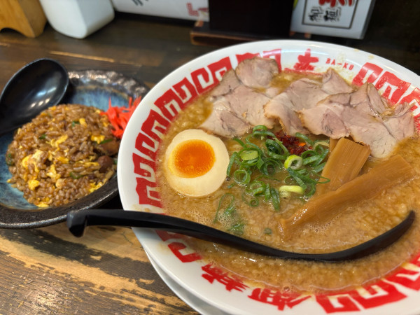 「闘魂ラーメン黒チャーハンセット」@御麺 麦 一等兵 津駅前店の写真