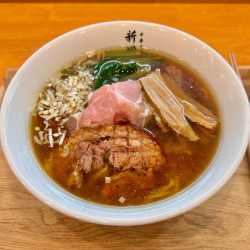 【8/1オープン】鶏だし醤油ラーメン（1200円）