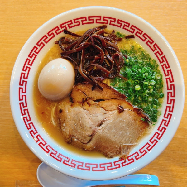 「【定番の白】 味玉ラーメン」@からあげ専門店 鶏笑 横浜片倉店の写真