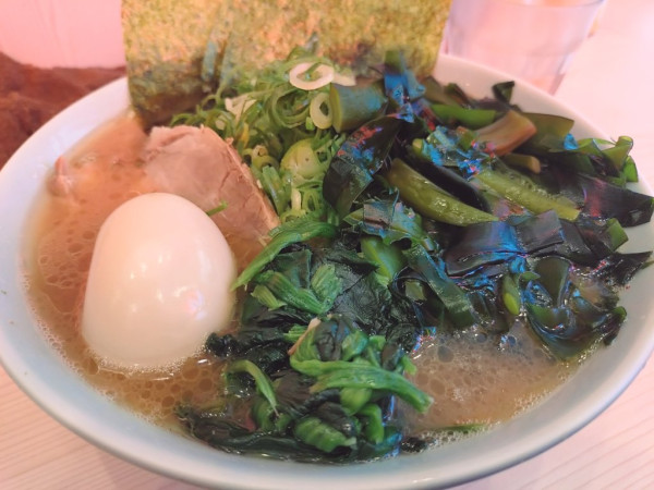 「ラーメン＋九条ねぎ＋穂先わかめ」@家系 武の極みの写真