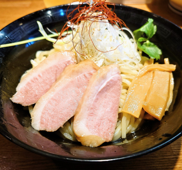 「鴨と鶏油の冷し出汁麺＋追い飯」@廻麺鶏千 高田馬場店の写真