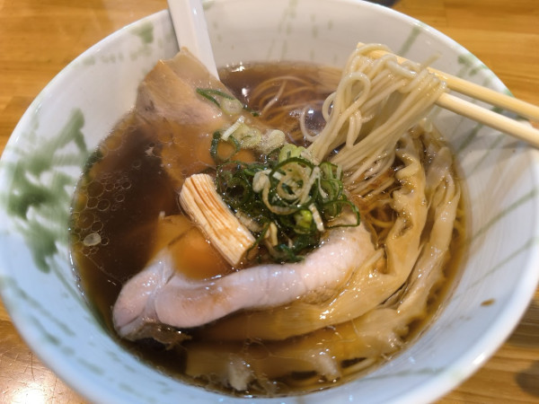 「らーめん正油(1,000)」@川の先の上の写真