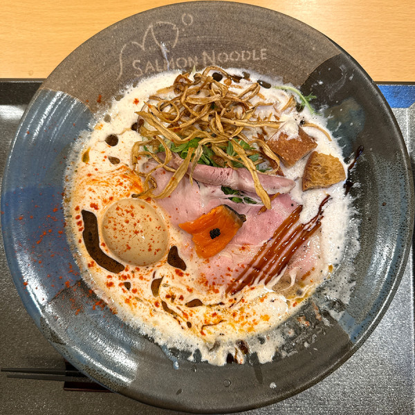 「白サーモン+味玉」@サーモンnoodle3.0 三軒茶屋店の写真