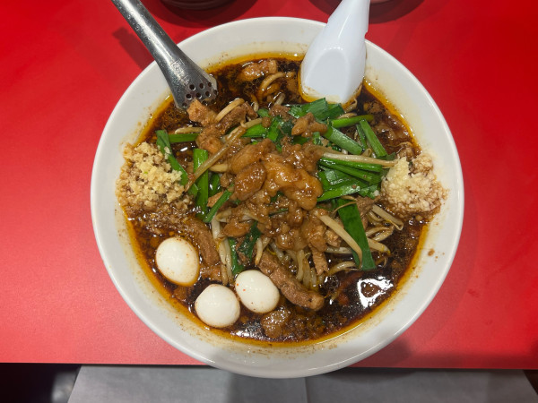 「鬼ソバセット ライス＋生卵 山盛りライス 330g  1,400」@すず鬼直伝スタミナらーめん かわさ鬼の写真