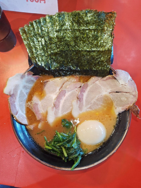 「チャーシューメン+玉子+のり」@横浜ラーメン斎藤家 修善寺店の写真