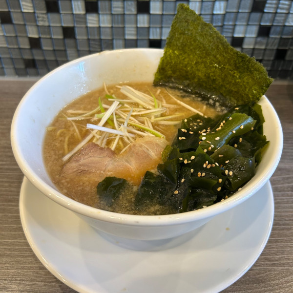 「ラーメン750円 わかめ100円 餃子400円」@ラーメンショップ◯化 神立店の写真