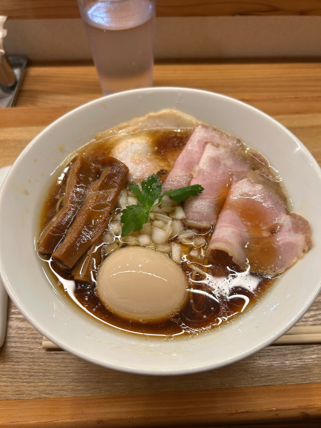 「特製醤油らぁ麺」@銀座らぁ麺 しら石の写真