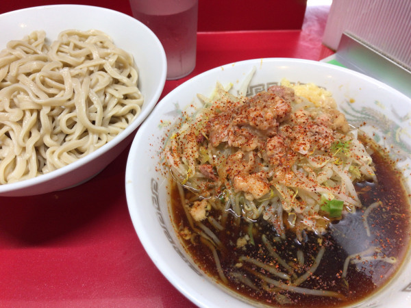 「小つけ麺(ニンニク、アブラ、カラメ、一味唐辛子) 1100円」@ラーメン二郎 越谷店の写真