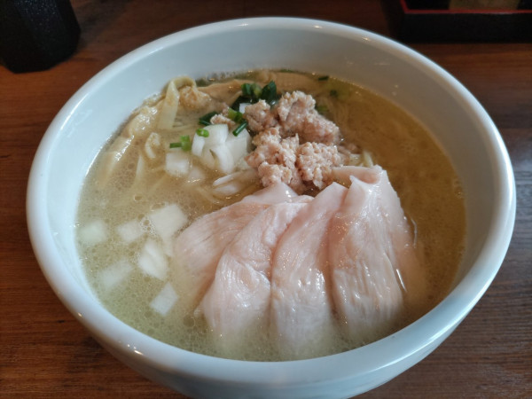 「鶏白湯そば・塩+鶏チャーシュー」@濃厚鶏麺 ゆきかげ 三ノ輪店の写真