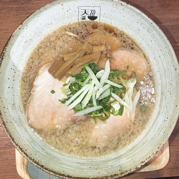 「アグー豚背脂入醤油らあめん」@麺処 天川の写真