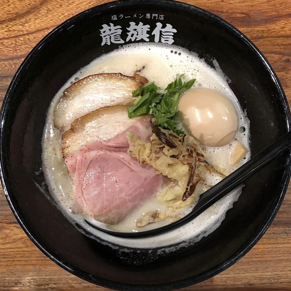 「白湯ラーメン」@NAMBA 龍旗信RIZE 大阪なんば店の写真