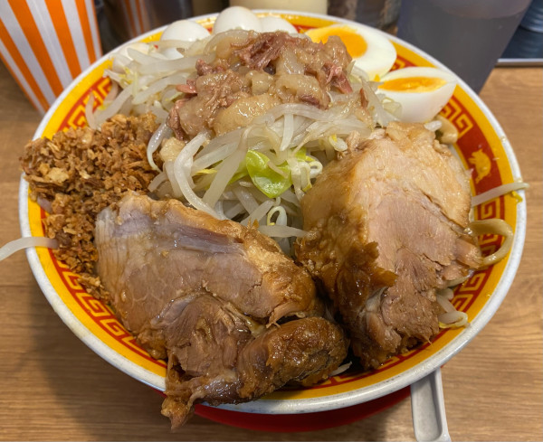 「汁なし(350g)  豚増し  うずら」@えどもんど 新橋の写真