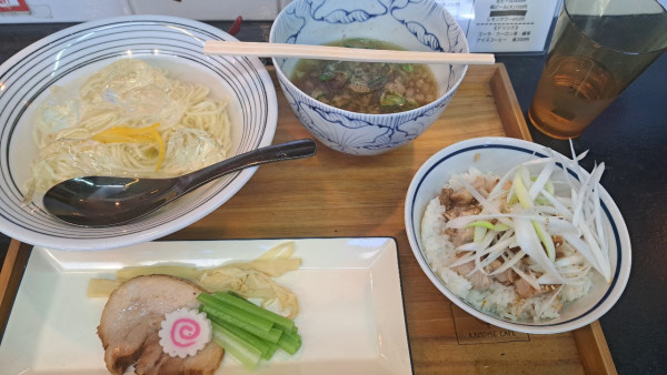 「3周年第二弾煮干し冷やし純氷つけ麺+チャーシュー丼」@おだしらーめん おだにの写真
