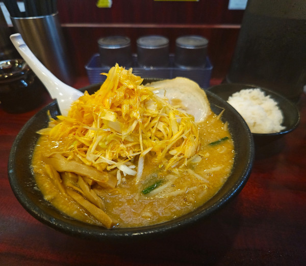 「みそ辛ネギらーめん+半ライス」@こってりらーめん なりたけ TOKYOの写真