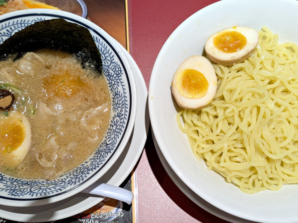 「肉そばつけ麺＋味玉」@丸源ラーメン 品川シーサイド店の写真