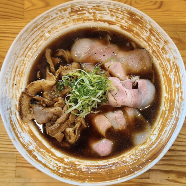 「イベリコ豚中華そば」@らーめん 彩哲 ～isato～の写真