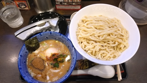 「【期間限定】頑者 濃厚魚介豚骨つけめん【中盛・1070円・メンマ」@らあめん花月嵐 鷺宮店の写真