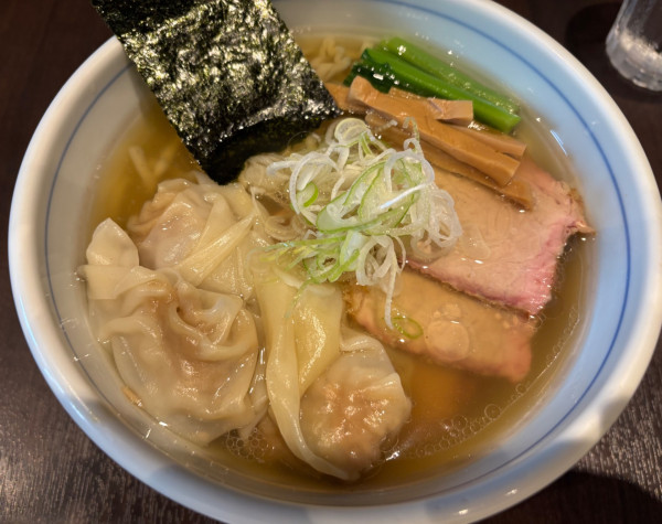 「ワンタン塩中華そば+チャーシュー2枚」@櫻井中華そば店の写真