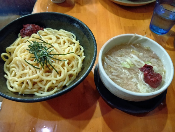「梅塩つけ麺大盛」@らあ麺 やったる 新宿店の写真