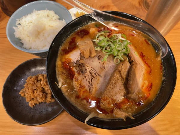 「麻辣焼味噌ラーメン+チャーシュー+にんにく+ご飯」@味噌Ramen Factory ReNgeの写真