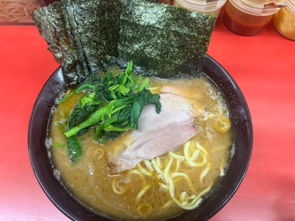 「中盛ラーメン、固め、海苔」@ラーメン杉田家の写真