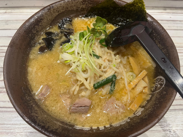 「味噌ら〜めん、固め」@白樺山荘 札幌ラーメン横丁店の写真
