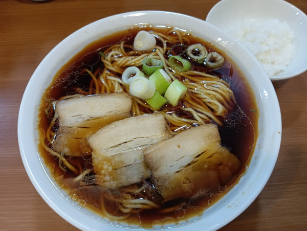 「中華そば+半ライス（￥930+ランチタイム無料）」@濃厚中華そば 佐とうの写真