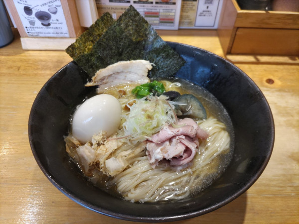 「まぐろ節と焼きあごの冷しそば」@焼きあご塩らー麺 たかはし 上野店の写真