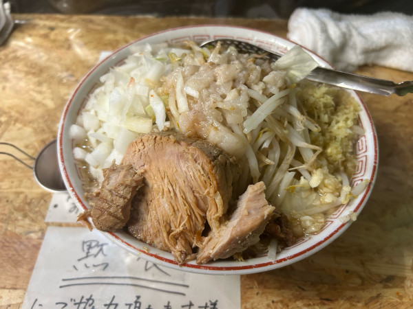 「らーめん(ニンニク少しショウガアブラ火の粉)+玉ねぎ」@自家製麺 まさき(非乳化) 2号店の写真