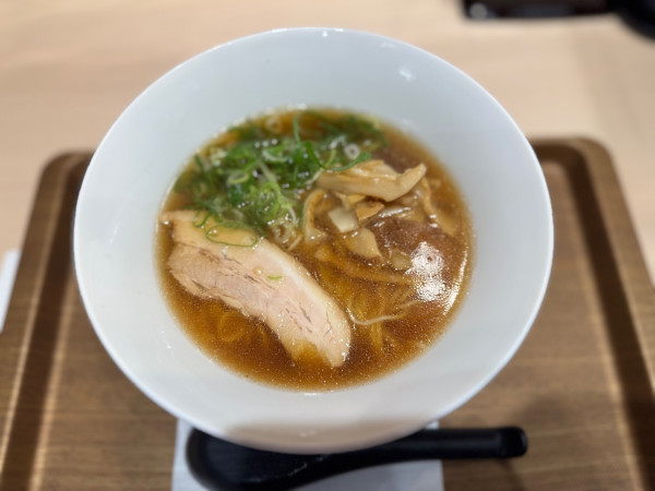 「醤油ラーメン680円」@松太郎 新宿小滝橋通り店の写真