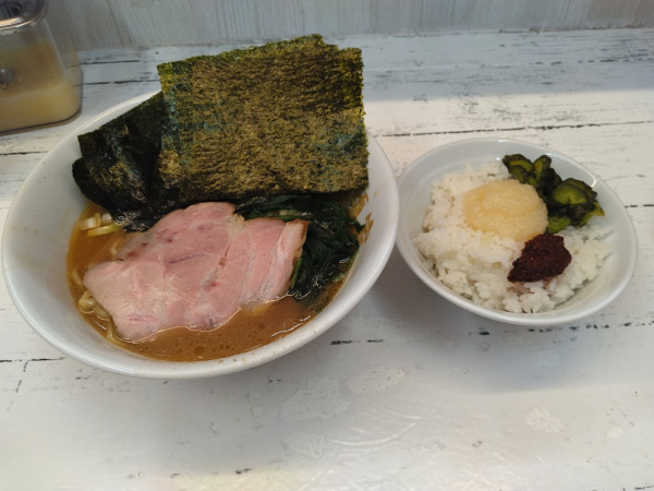 「ラーメン(並)¥900+のり3枚150+ライス¥100-」@二代目 谷瀬家の写真