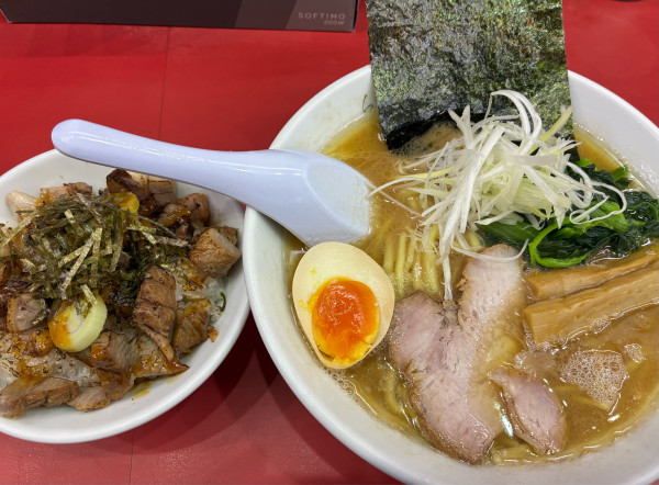 「豚骨塩らーめん　880円チャーシュー丼290円」@赤羽らーめん 粋の写真