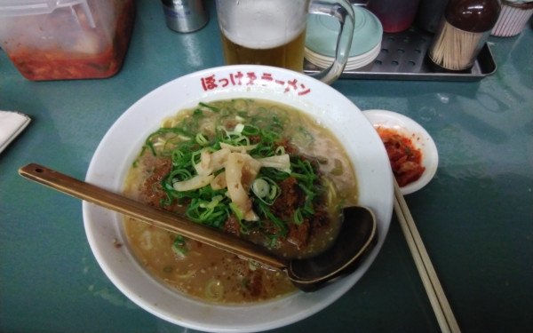 「こま切れチャーシュー麺830 生ビール430」@ぼっけゑラーメンの写真