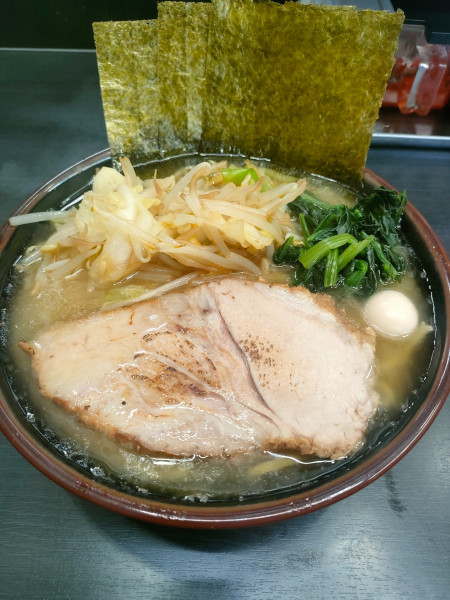 「醤油ラーメン　もやしキャベツ」@横浜家系ラーメン すずき家の写真