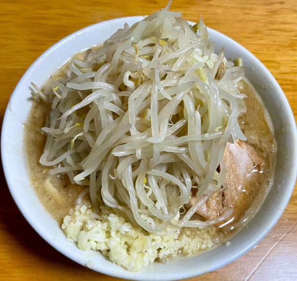 「ラーメンヤサイニンニクアブラ」@ラーメン もみじ屋の写真