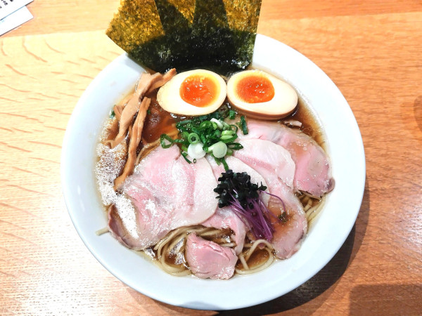 「鶏醤油中華そば 特製 1330円」@POPUPラーメン 東京ミッドタウン八重洲店の写真