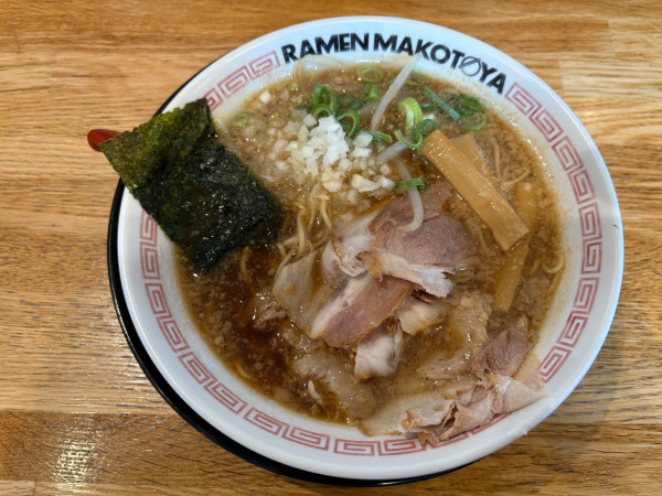 「背脂醤油ラーメン」@ラーメンまこと屋 大府共和店の写真