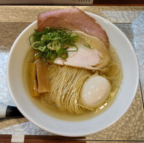 「白醤油+チャーシュー+味玉（1350円）」@ramen rise nijiの写真