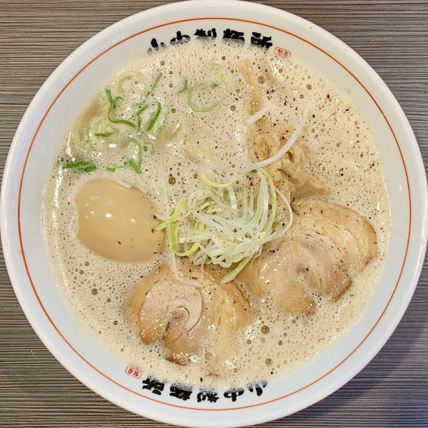 「鶏豚醤油らーめん」@やまなか製麺所の写真