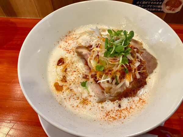 「ぴり辛鶏白湯」@らーめん コットンポットの写真