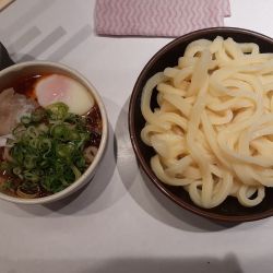 肉汁うどん、全マシ、辣油