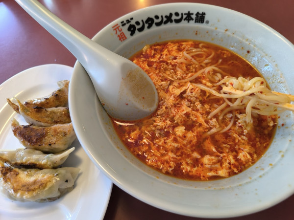 「平日ランチ タンタンメン(中辛)＋焼ぎょうざ(1,150)」@元祖ニュータンタンメン本舗 片倉店の写真
