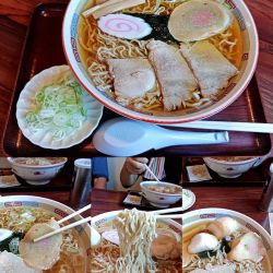 『中華そば 中+ネギ+はじっこ麩(￥930+150+50)』